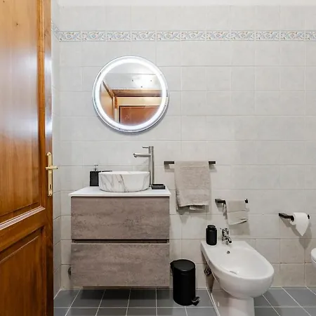아파트 Paradise Apartment, With Parking *