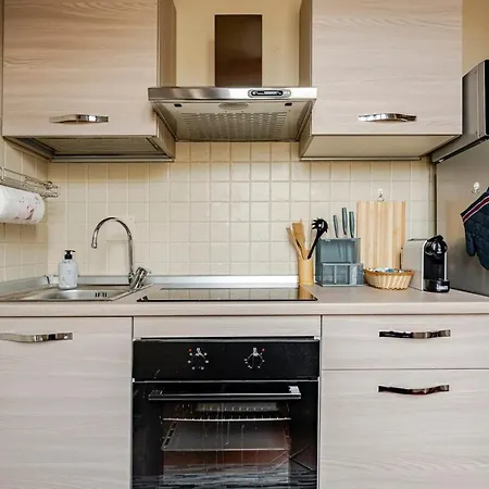 Paradise Apartment, With Parking 아파트 *