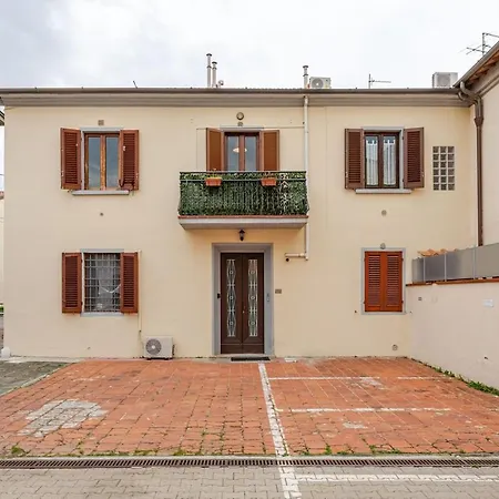 Paradise Apartment, Comfort E Private Parking Apartament Prato (Prato)