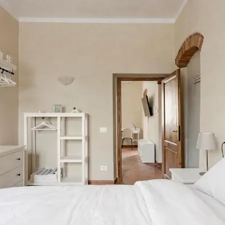 Paradise Apartment, Comfort E Private Parking Daire Prato (Prato)