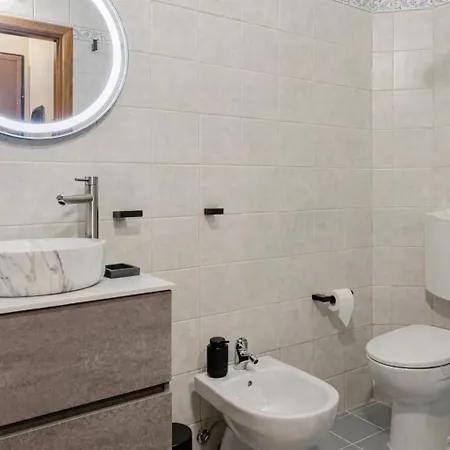 Paradise Apartment, Comfort E Private Parking Apartament Prato (Prato)