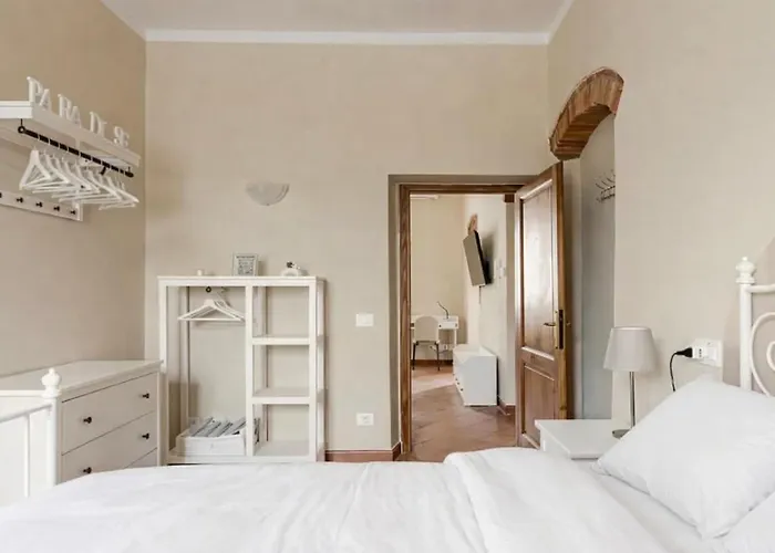 Paradise Apartment, Comfort E Private Parking アパート プラート